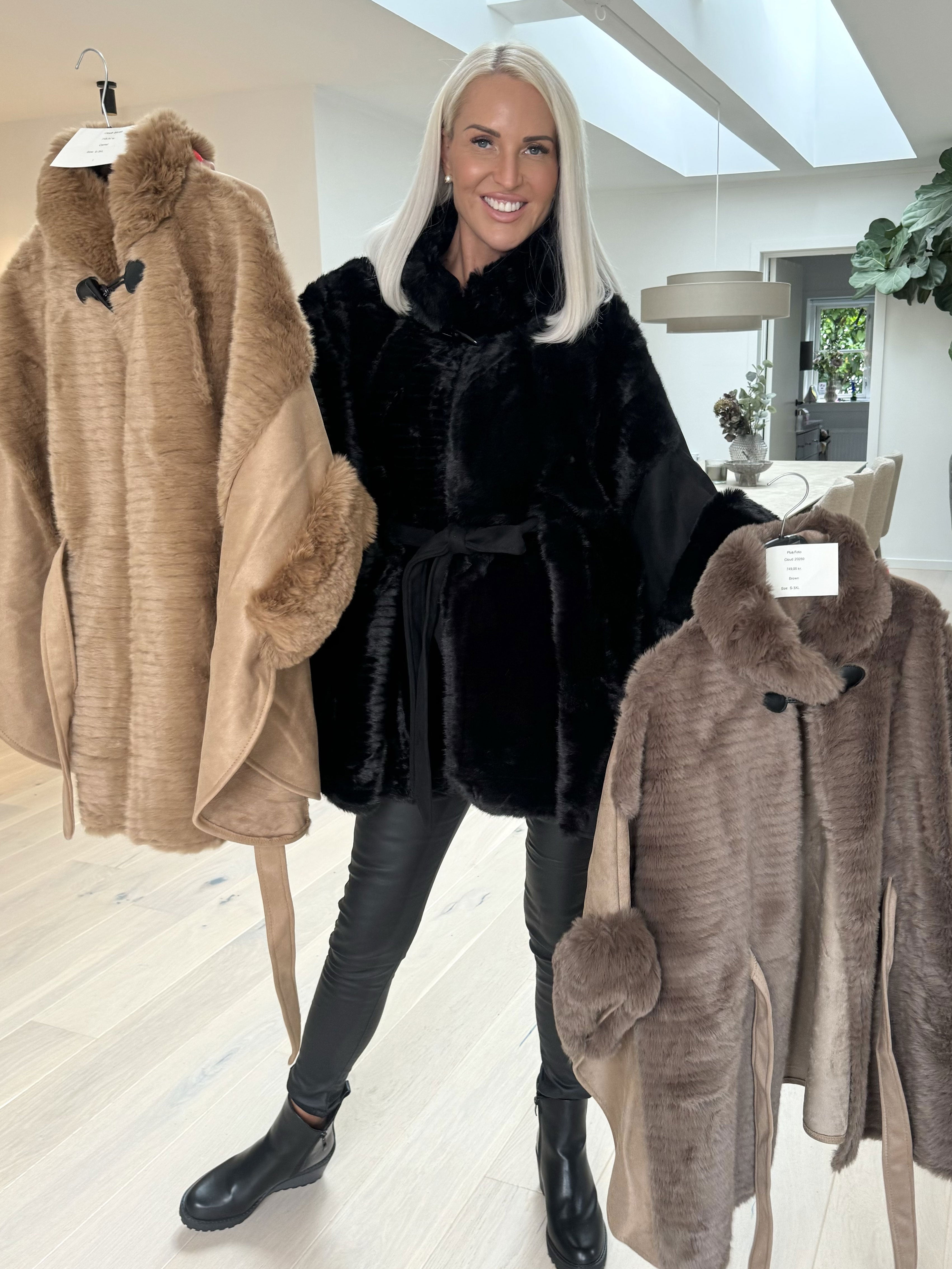 Cloud - Poncho med faux fur